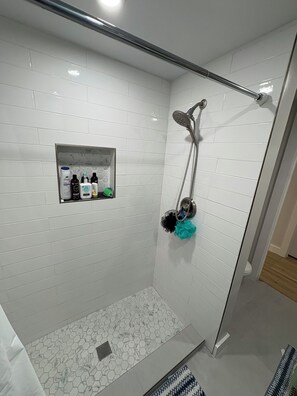 Hair dryer, towels, soap, toilet paper - Casa Del Mar Waterfront Home On Dawon Canal!
Boat Lift and Hot Tub (Saint James City)