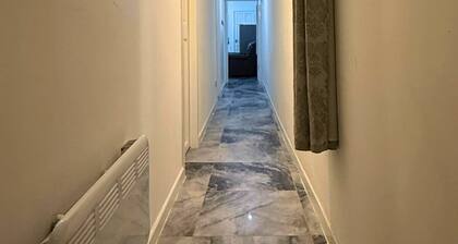 Modern 2 Bed Flat - Ideal for Families