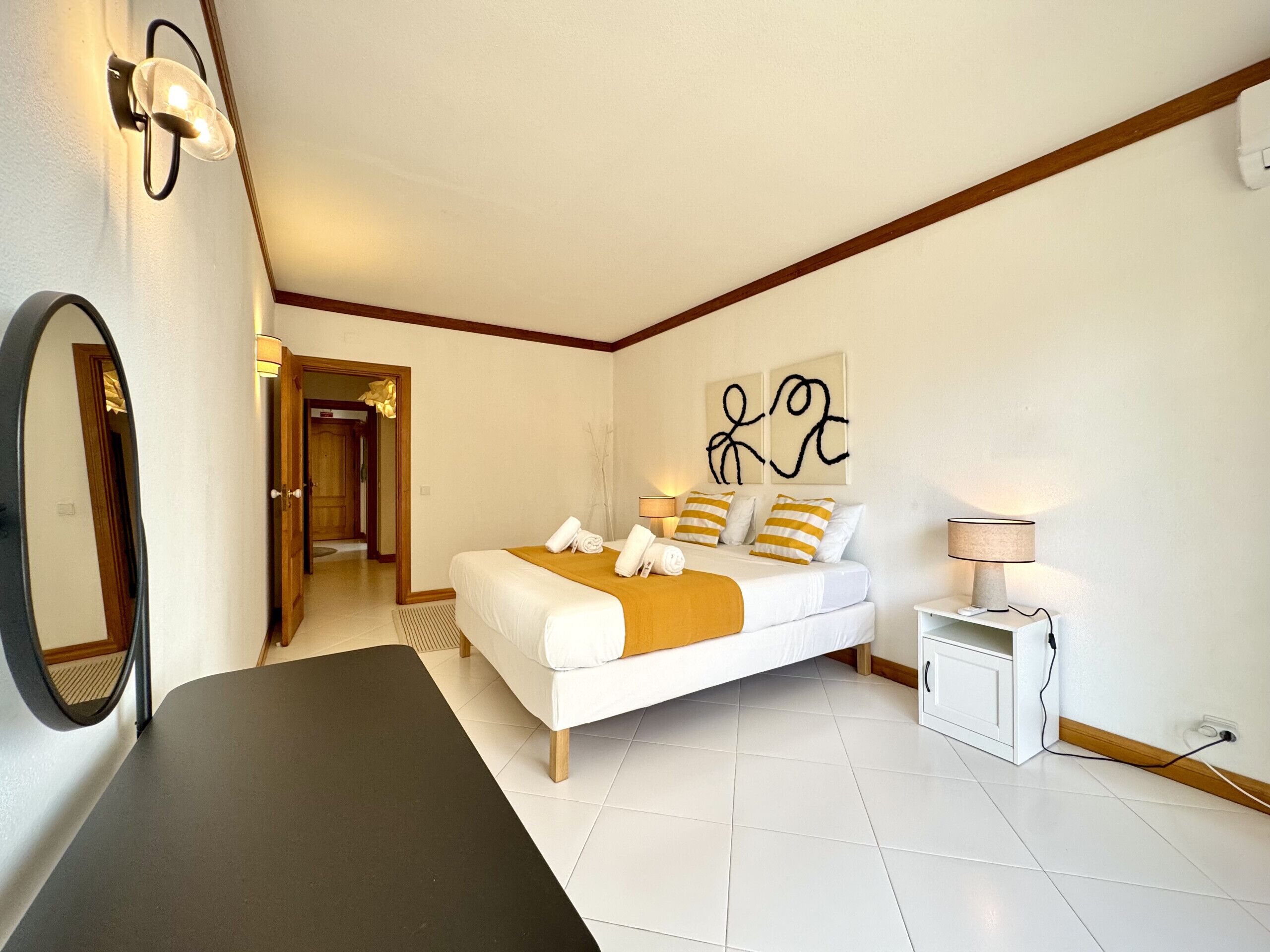 1 bedroom, bed sheets