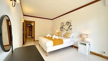 1 bedroom, bed sheets