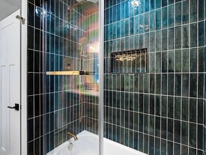 Shower, hair dryer, towels, shampoo