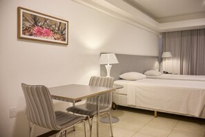 Basic Apartment | Dining