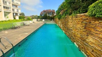 Appartement | Zwembad | Een binnenzwembad en een seizoensgebonden buitenzwembad