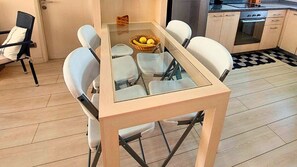 Basic Apartment | Tempat makan