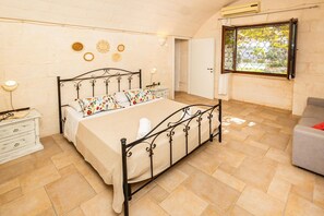 Iron/ironing board, free WiFi, bed sheets - Villa Anfora by Villa Plus (Ostuni)