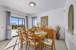 Dining - Villa Eira by Villa Plus (Praia do Carvoeiro)