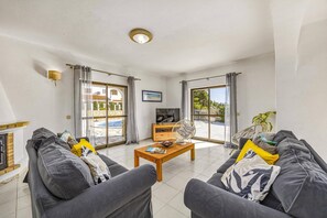TV, ping pong - Villa Eira by Villa Plus (Praia do Carvoeiro)