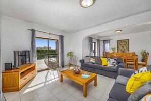 TV, ping pong - Villa Eira by Villa Plus (Praia do Carvoeiro)
