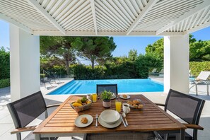 Outdoor dining - Villa La Mer by Villa Plus (Ionian Islands)