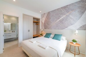 Tabla de planchar con plancha, wifi gratis y ropa de cama 