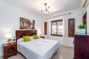 Iron/ironing board, free WiFi, bed sheets - Villa Victoria Lanzarote by Villa Plus (Playa Blanca)