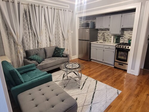 Gem Near St Francis Hospital and Northwestern University