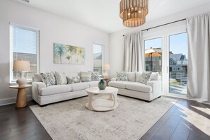 Smart TV, video games, books - "The Palm House": A pool, hot tub & ICWW views! (Carolina Beach)