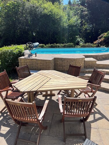  Just a short walk from the Historic Warwick  Castle with Pool and Hot Tub