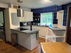 ميكروويف، فرن، موقد طهي مسطح، غسالة أطباق