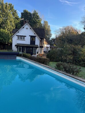 Pool -  Just a short walk from the Historic Warwick  Castle with Pool and Hot Tub (Warwick)