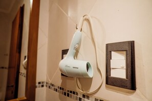 Shower, free toiletries, hair dryer, bidet