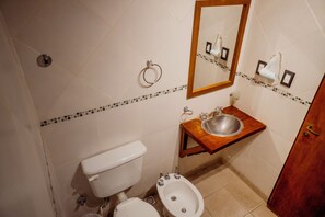 Shower, free toiletries, hair dryer, bidet