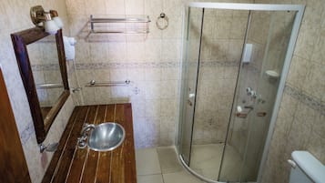 Bruser, gratis toiletartikler, hårtørrer, bidet
