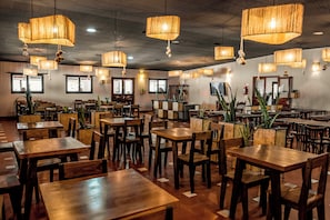 Breakfast, lunch, dinner served; local cuisine - Complejo Turistico Pastos Chicos (Susques)