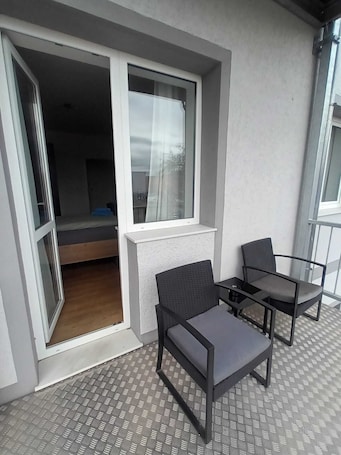 テラス / パティオ. Vacation apartment with balcony and WLAN in Magdeburg-Salbke