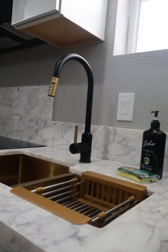 Elegant 2-bedroom studio in North Las Vegas with Queen beds & WIFI