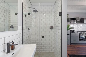 Shower, hair dryer, towels, soap - Relaxed Coastal Stay | Braai and Balcony Views (Cape Town)