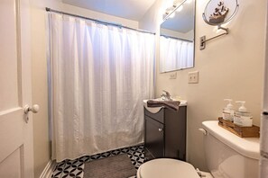 Shower, hair dryer - Charming 1BR Retreat • OSU Nearby • Free Parking (Columbus)