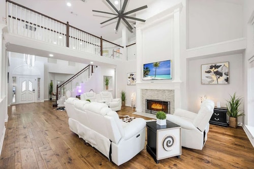 Elegant 5BR Estate PoolOasis PingPong Sleeps 22 EV