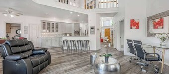 Luxurious | Pool Oasis | PS5 | 5BR 4 BA | Aquarium