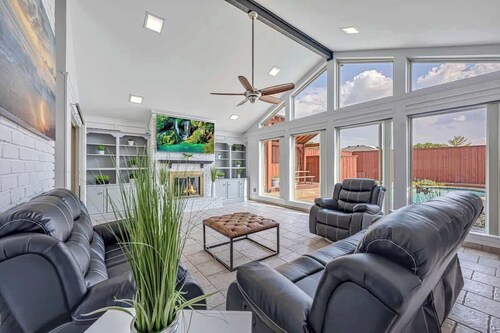 DFW Pool/Hot Tub | PingPong 4 BR 4 BA Sleeps 20!