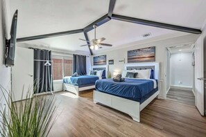 Travel crib, WiFi, bed sheets