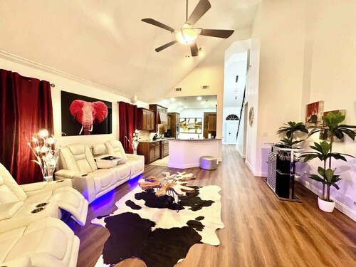 Palazzo Luxe Paradise w/PS5 Pool Spa |Sleeps 16+