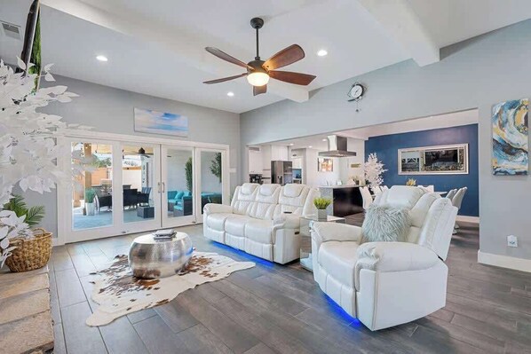 Televisión y oficina 