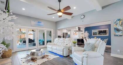 Pool Oasis w/5 BR 4 Bath Air Hockey Pool PingPong