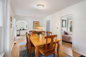 Dining - White House Retreat 3BR Downtown (Traverse City)