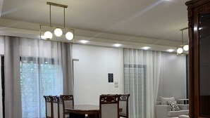 Apartment, 3 Schlafzimmer, barrierefrei, Raucher | Speisen