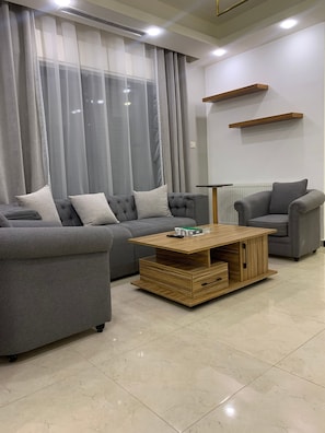 Apartamento, 3 quartos, acessível, para fumantes | Sala de estar