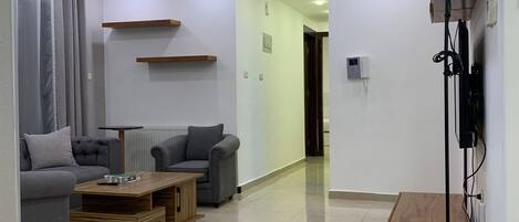 Apartment, 3 Bedrooms, Accessible, Smoking | Living room