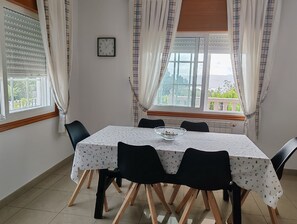 Dining - The viewpoint of Monte Bouza, Samieira (Monte Bouza)