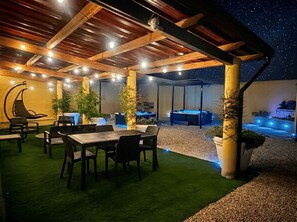 Outdoor dining - Costa Ovest Apartments (Nurachi)