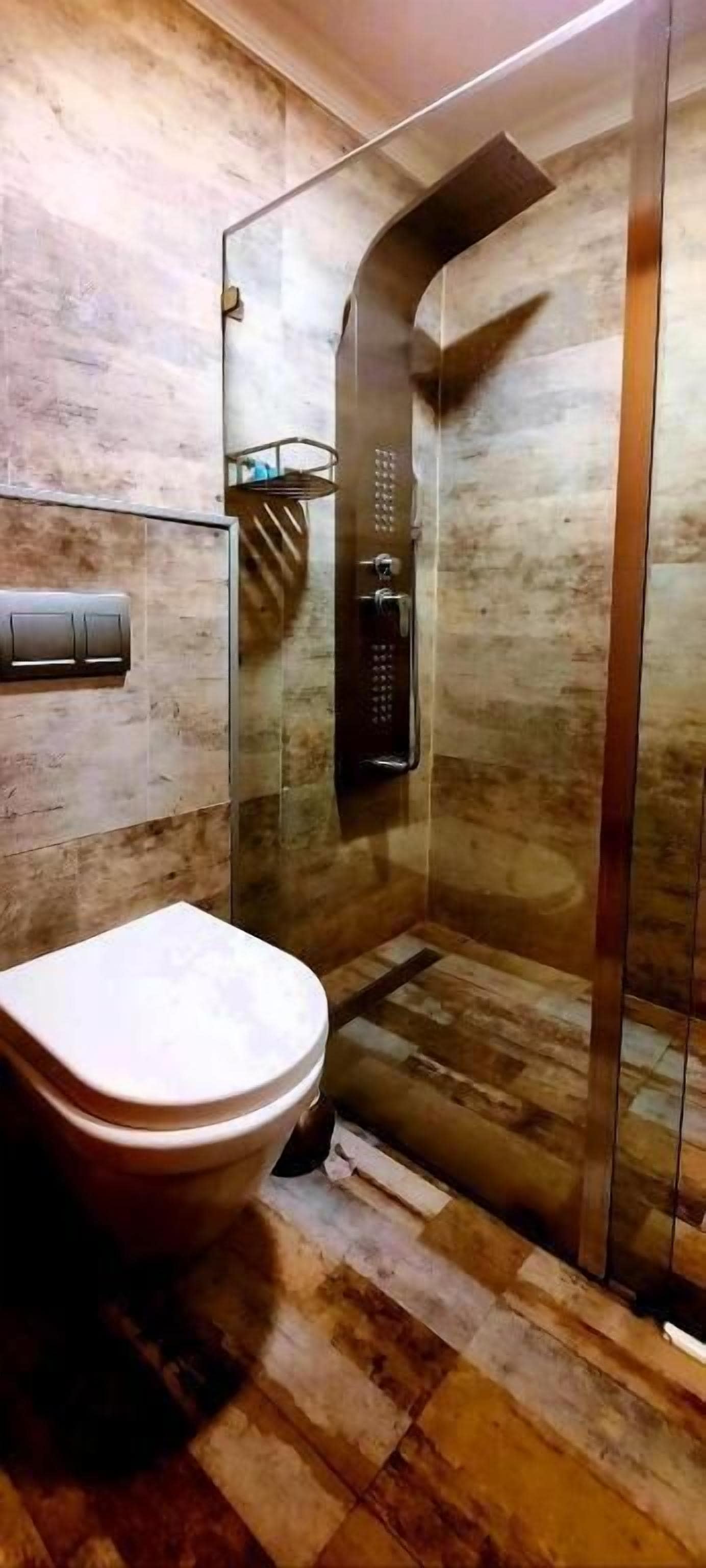 Produtos de toalete grátis, secador de cabelo, toalhas de banho 