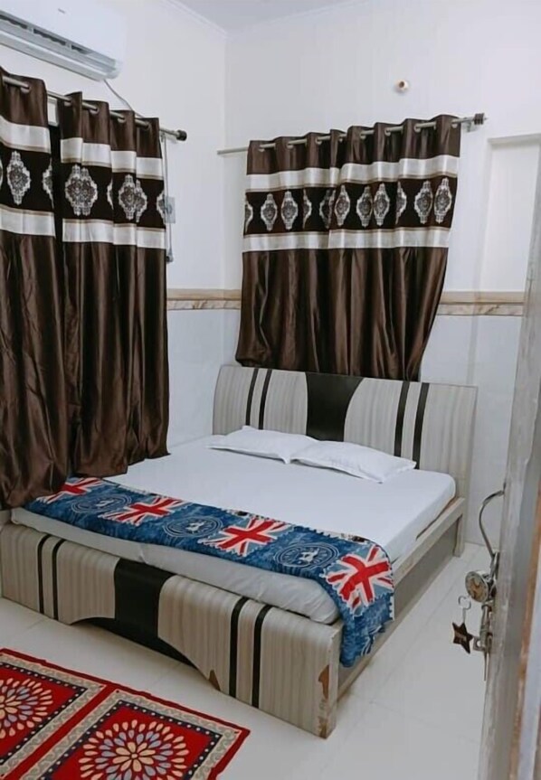 Phòng đôi Deluxe, ban công, quang cảnh thành phố | Bàn ủi/dụng cụ ủi quần áo, truy cập Internet không dây miễn phí 