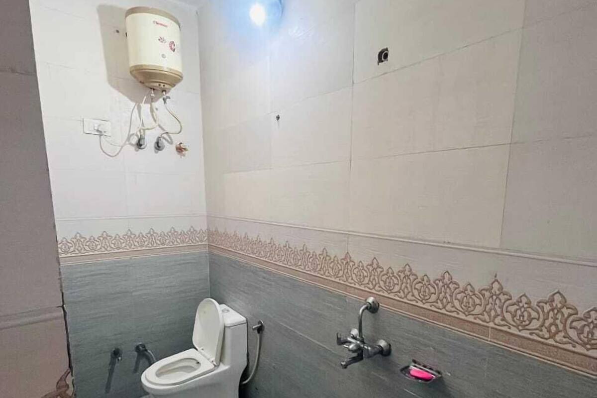 Superior Quadruple Room, Air conditioning, City View | Bathroom | Slippers