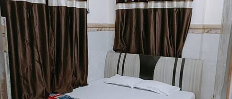 Kamar Double Deluks, balkon, pemandangan kota | Setrika/meja setrika dan Wi-Fi gratis