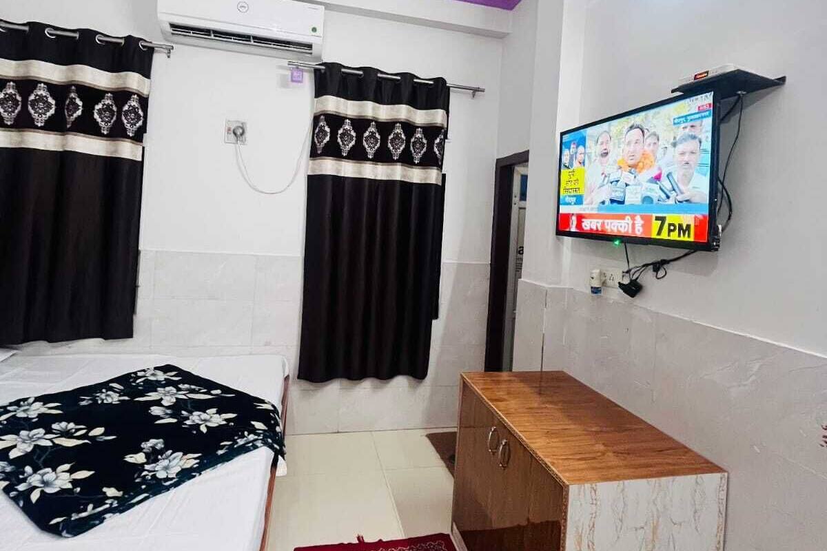 Triple Room, Balcony, City View | Iron/ironing board, free WiFi