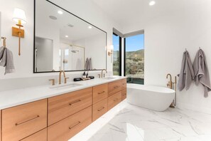 Douche, baignoire à jets, articles de toilette écologiques