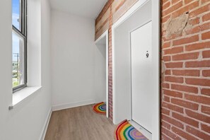Interior - Modern Escape at Franklin Park! (Columbus)