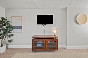 Interior - Studio & workspace & high-speed WiFi (Columbus)