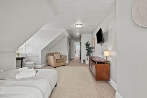 1 bedroom, desk, iron/ironing board, WiFi - Studio & workspace & high-speed WiFi (Columbus)